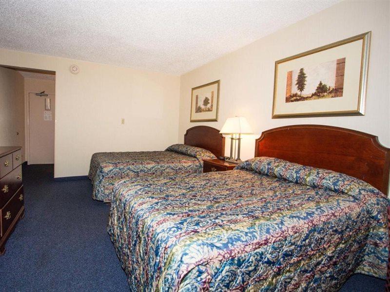 Red Roof Inn & Suites Newport News Buitenkant foto