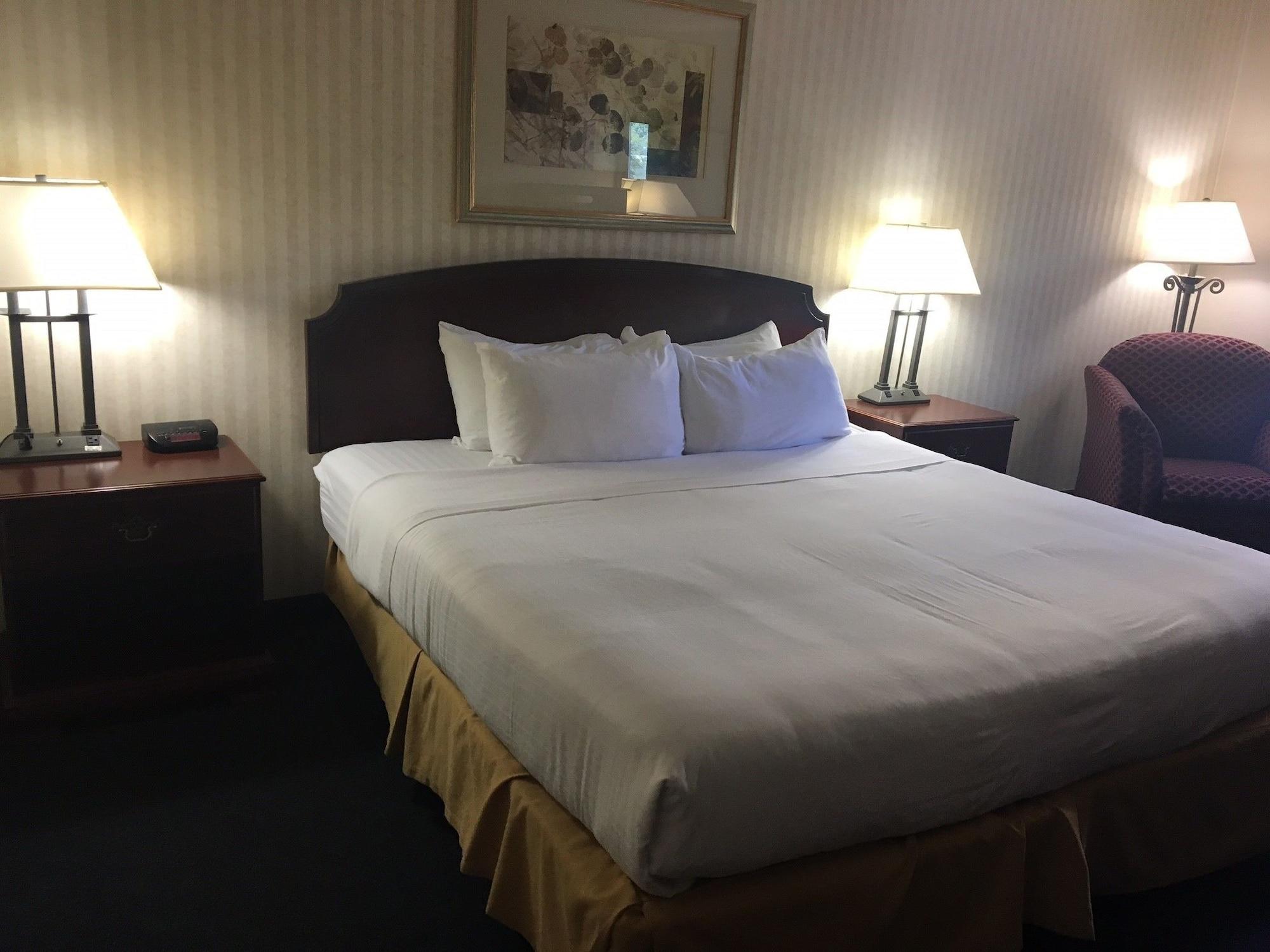 Red Roof Inn & Suites Newport News Buitenkant foto