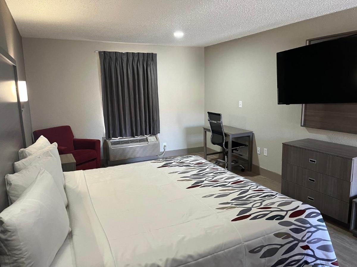 Red Roof Inn & Suites Newport News Buitenkant foto
