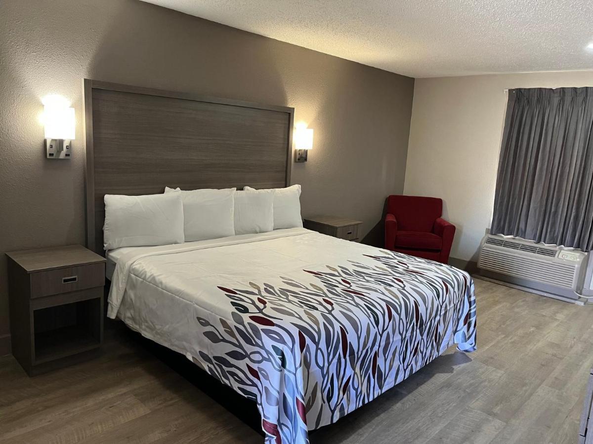 Red Roof Inn & Suites Newport News Buitenkant foto