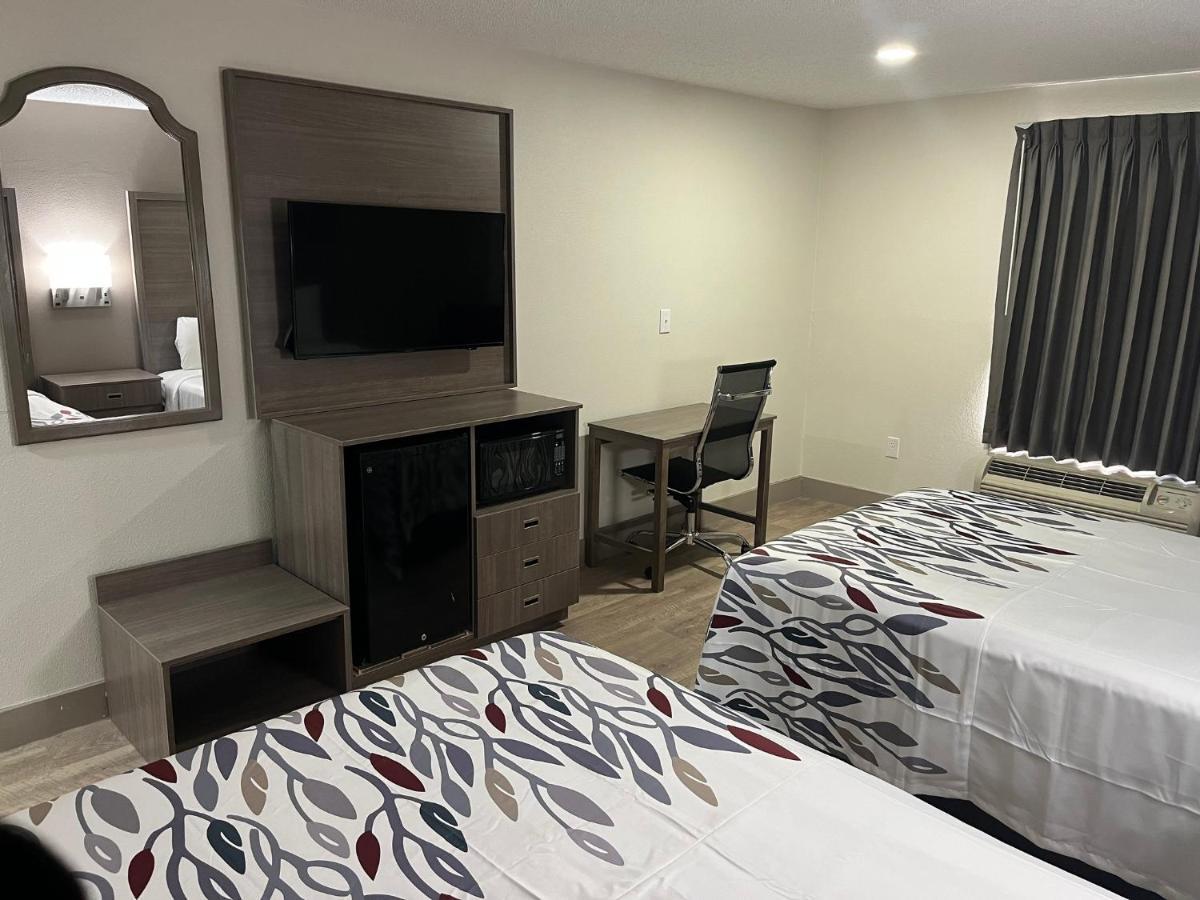Red Roof Inn & Suites Newport News Buitenkant foto