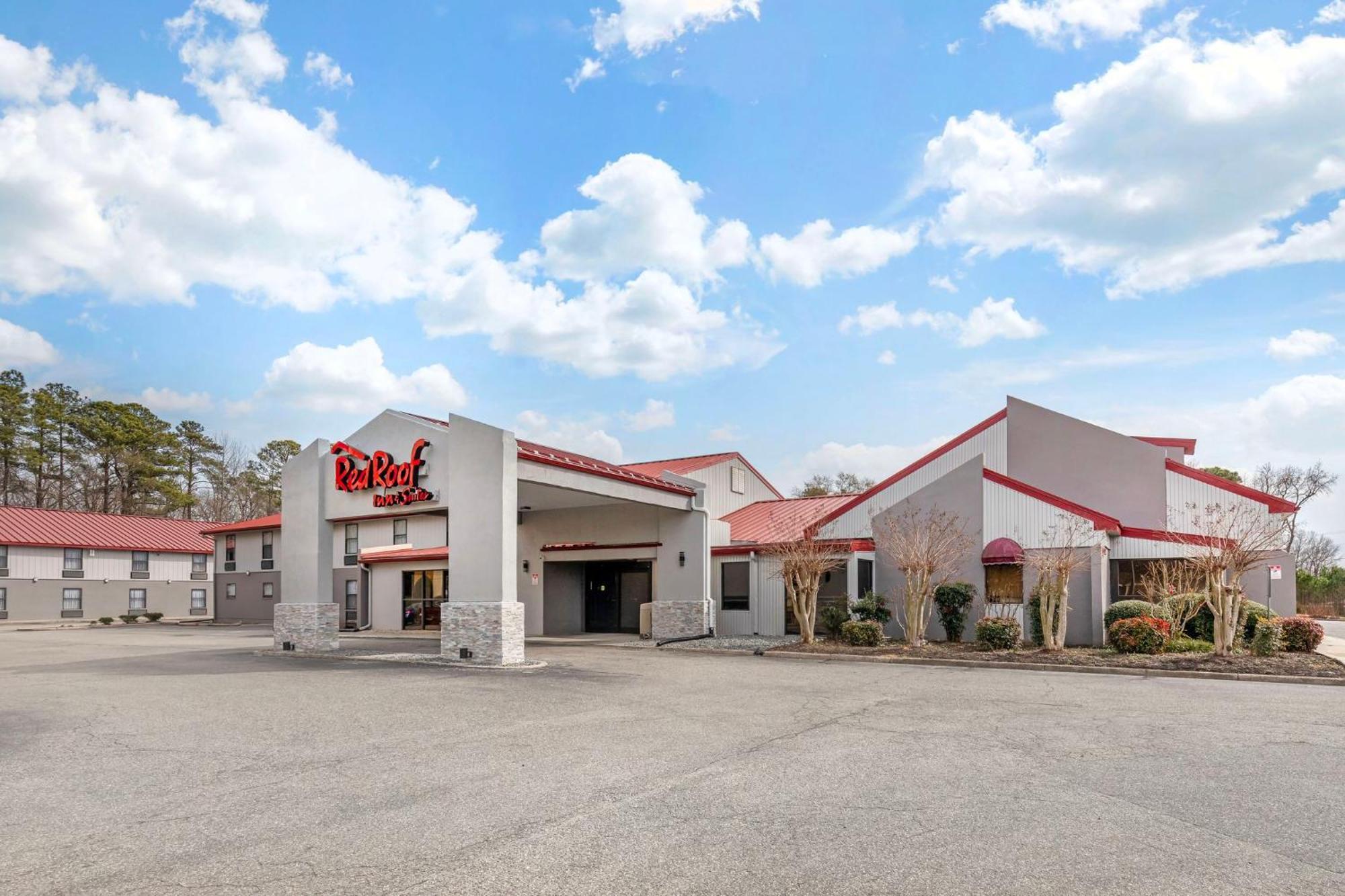 Red Roof Inn & Suites Newport News Buitenkant foto