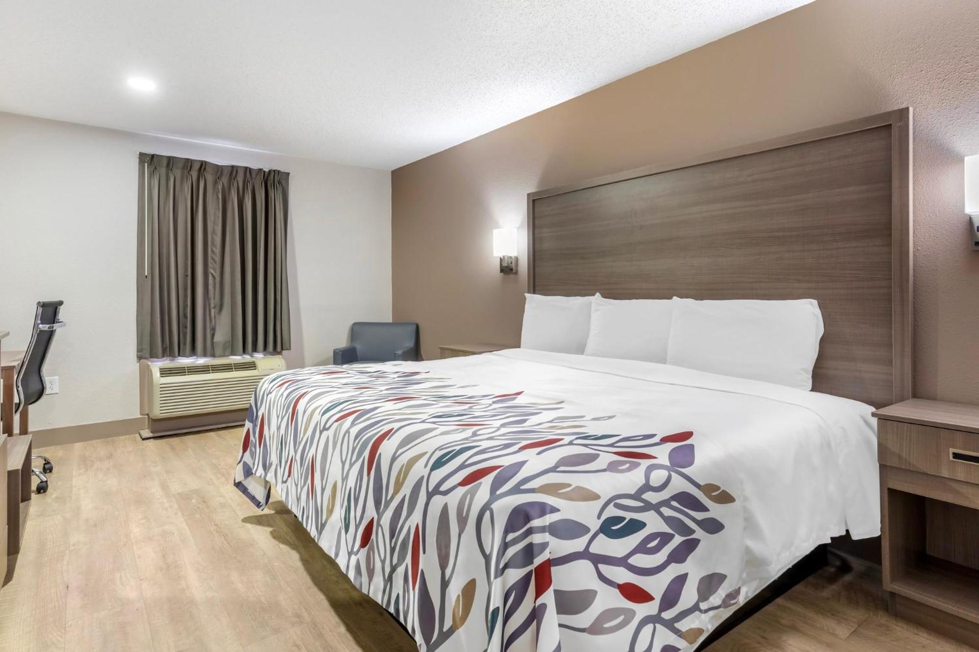 Red Roof Inn & Suites Newport News Buitenkant foto