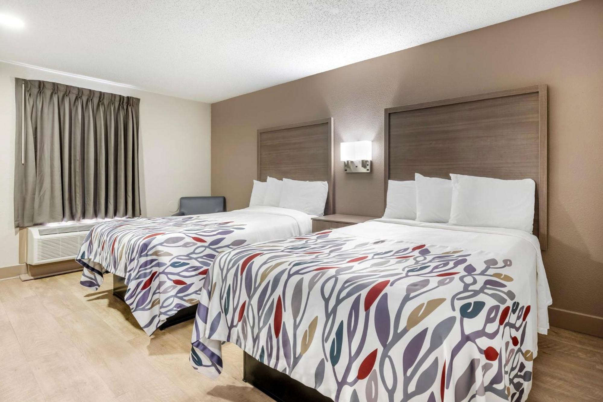 Red Roof Inn & Suites Newport News Buitenkant foto