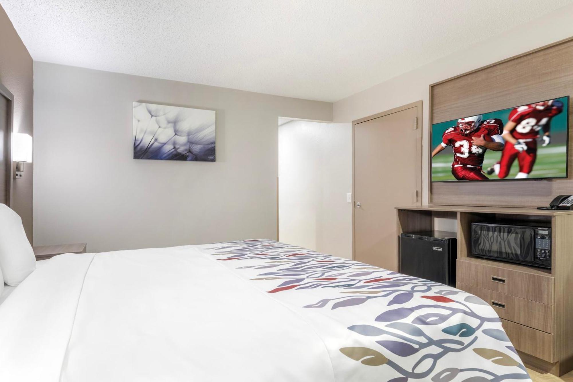 Red Roof Inn & Suites Newport News Buitenkant foto