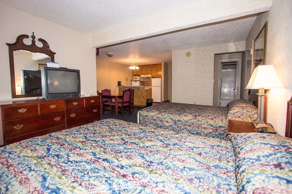 Red Roof Inn & Suites Newport News Buitenkant foto